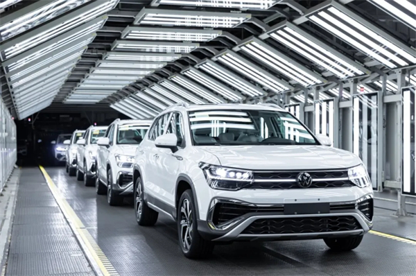 品牌丨合資品牌銷冠續(xù)寫傳奇：上汽大眾以"油電并進"迎戰(zhàn)2025