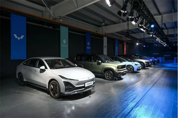 打響技術(shù)主權(quán)突圍戰(zhàn)，上汽集團(tuán)今年轉(zhuǎn)型變革再提速