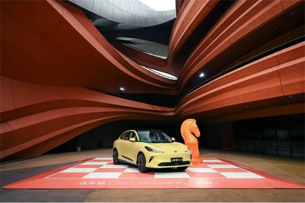 打響技術(shù)主權(quán)突圍戰(zhàn)，上汽集團(tuán)今年轉(zhuǎn)型變革再提速