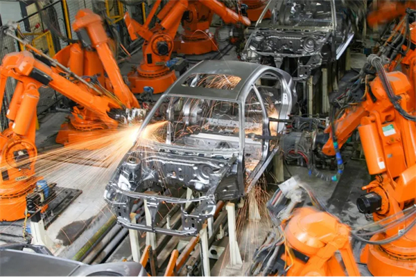 打響技術(shù)主權(quán)突圍戰(zhàn)，上汽集團(tuán)今年轉(zhuǎn)型變革再提速