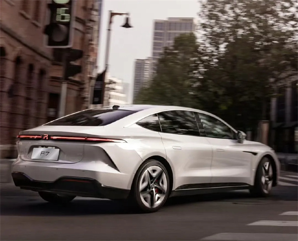 誰在黃金海岸，誰在烽煙彼岸