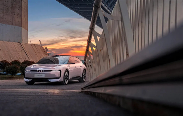 技術(shù)破局、全球突圍！上汽以改革深功鑄就“九連漲”硬核答卷