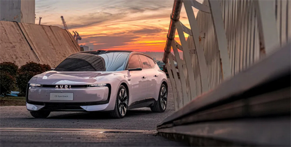 剛過去的一個月 上汽啟幕了一場聲勢浩大的產(chǎn)品和技術的密集發(fā)布