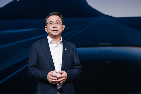 王曉秋領(lǐng)航上汽巨輪，“平權(quán)進(jìn)階” 勇拓出行無垠新藍(lán)海