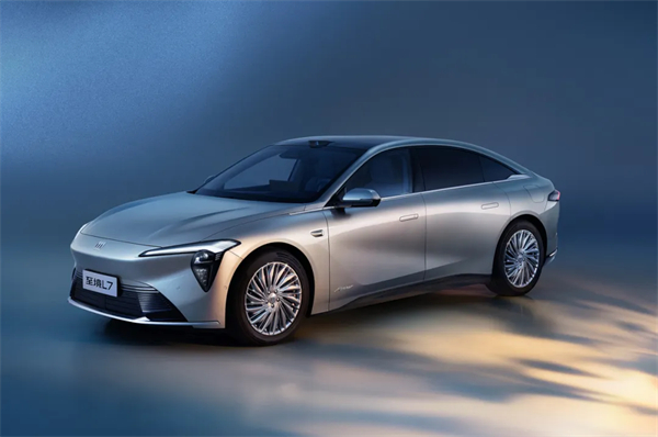 上半年零售銷量奪冠，飽和式進攻箭在弦上：上汽勢如破竹