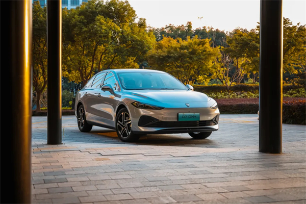 上半年零售銷量奪冠，飽和式進攻箭在弦上：上汽勢如破竹