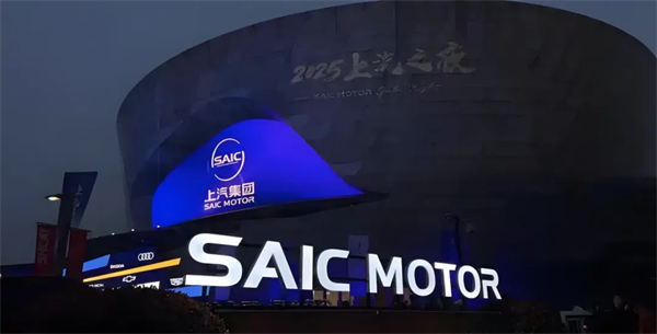 現(xiàn)在的上汽，不僅在增長的快車道上，更在智能電動時代的正中心，重新掌握了市場核心話語權(quán)。