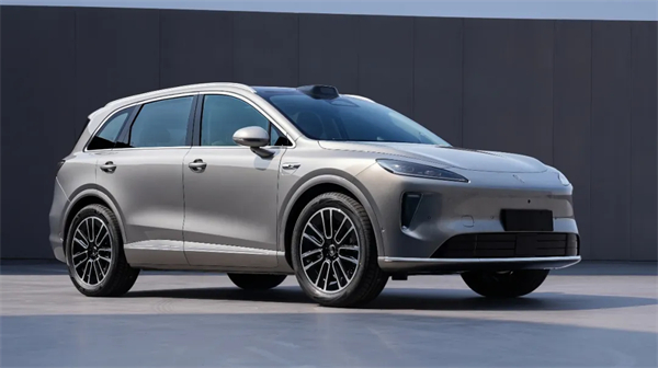 現(xiàn)在的上汽，不僅在增長的快車道上，更在智能電動時代的正中心，重新掌握了市場核心話語權(quán)。