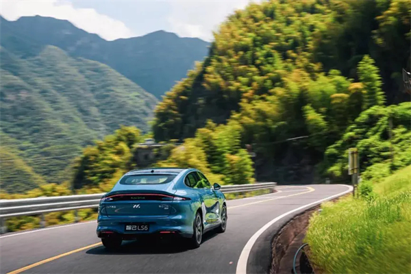 打破一切焦慮，新一代智己LS6的“爆款”含金量