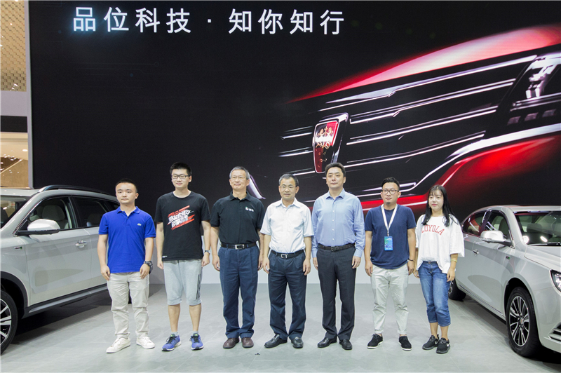 全新榮威950、榮威e950定義“高級轎車” 成都車展亮相售價(jià)16.88萬起 互聯(lián)網(wǎng)汽車上市一周年 系統(tǒng)升級帶來顛覆式進(jìn)化