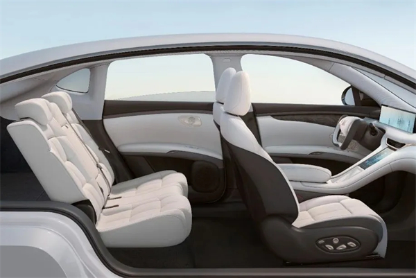 升艙不加價！“滿配SUV”全新智己LS6劇院版上市，權(quán)益價21.99萬~28.29萬元