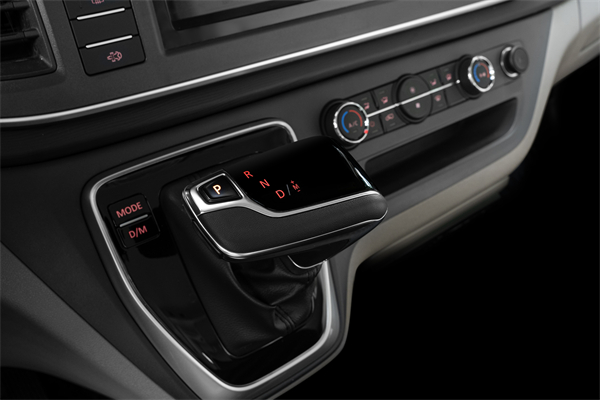 跑得猛、花得少、養(yǎng)得省、全場(chǎng)景！“全場(chǎng)景高價(jià)值輕客”上汽大通新途V80 9AT榮耀上市，全面高人一檔