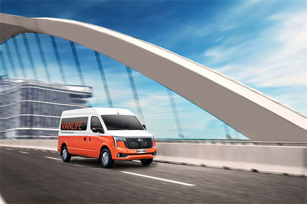 跑得猛、花得少、養(yǎng)得省、全場(chǎng)景！“全場(chǎng)景高價(jià)值輕客”上汽大通新途V80 9AT榮耀上市，全面高人一檔