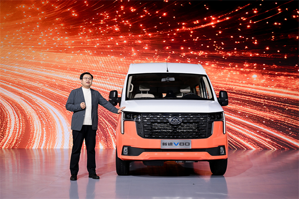 跑得猛、花得少、養(yǎng)得省、全場(chǎng)景！“全場(chǎng)景高價(jià)值輕客”上汽大通新途V80 9AT榮耀上市，全面高人一檔