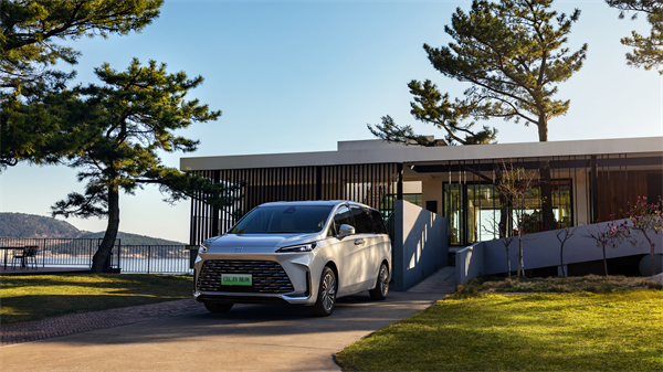 “懂車更懂你”的上汽 整體亮相2025上海國(guó)際車展