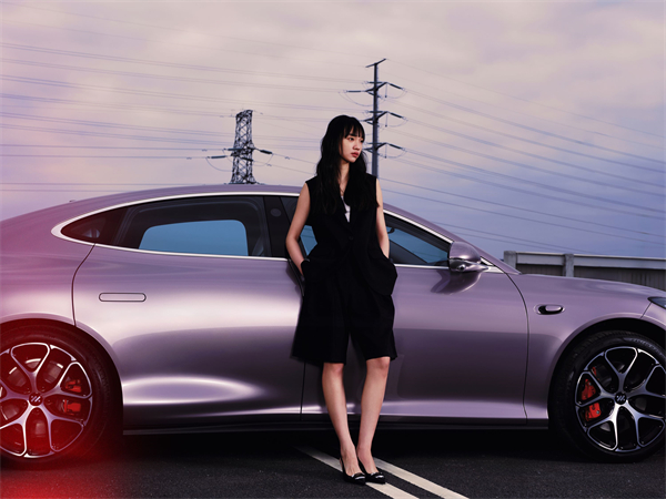 全新智己L6震撼上市，權益價20.49萬~26.49萬