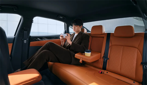 限時先享置換一口價！「10萬級600續(xù)航中級轎車」五菱星光2025款正式上市！