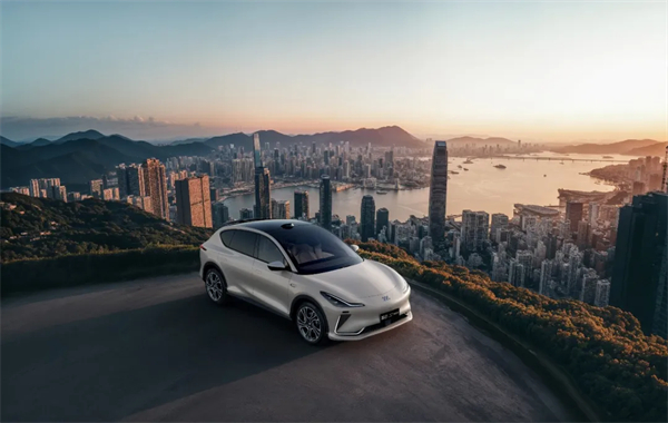 智己LS7煥新版上市，限時(shí)權(quán)益價(jià)32.99萬(wàn)元