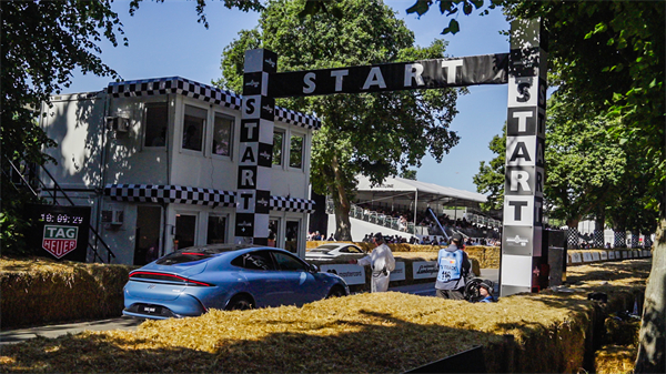 智己雙車英國上市！IM5、IM6閃耀古德伍德速度節(jié)