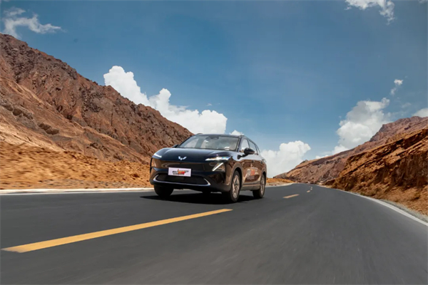 置換補(bǔ)貼價(jià)8.98萬元起！五菱星光S 2025款正式上市，以「大快好省」打造全場景家庭出行體驗(yàn)！