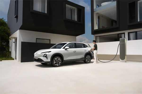 置換補(bǔ)貼價(jià)8.98萬元起！五菱星光S 2025款正式上市，以「大快好省」打造全場景家庭出行體驗(yàn)！