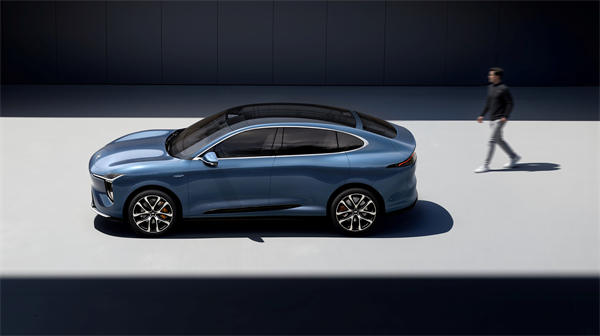 新一代智己LS6預(yù)售驚爆價20.99萬起 首搭劃時代“恒星”超級增程，撼動大五座SUV市場格局