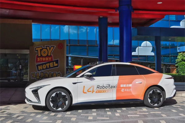 上海首條！上汽享道Robotaxi度假區(qū)專線今日開(kāi)通 自動(dòng)駕駛直連上海國(guó)際旅游度假區(qū)與浦東機(jī)場(chǎng)