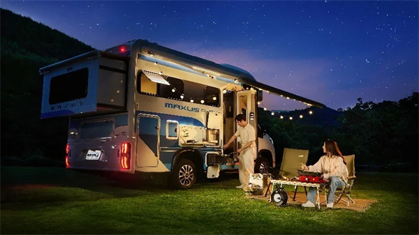 全場(chǎng)景旅居時(shí)代來(lái)臨！新途遠(yuǎn)界生活家領(lǐng)銜上汽大通三款房車煥新發(fā)布