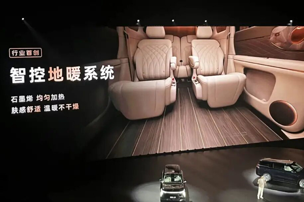 智己拼了！能洗澡還帶地暖的旗艦，32.28萬開賣