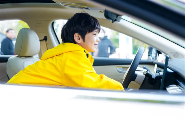 智能座艙的“終極答案”？榮威搭載豆包，讓所有車機(jī)一夜過(guò)時(shí)