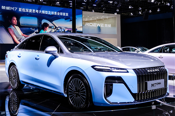 上汽集團的2025:誰家新燕啄春泥