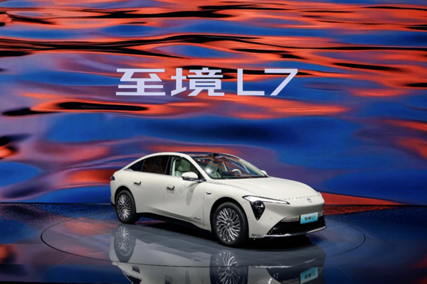 上汽集團的2025:誰家新燕啄春泥